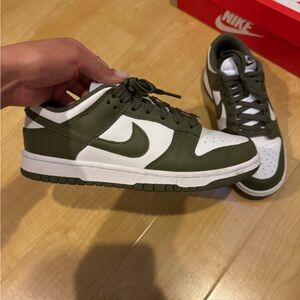 Women’s Nike Dunks Size 9